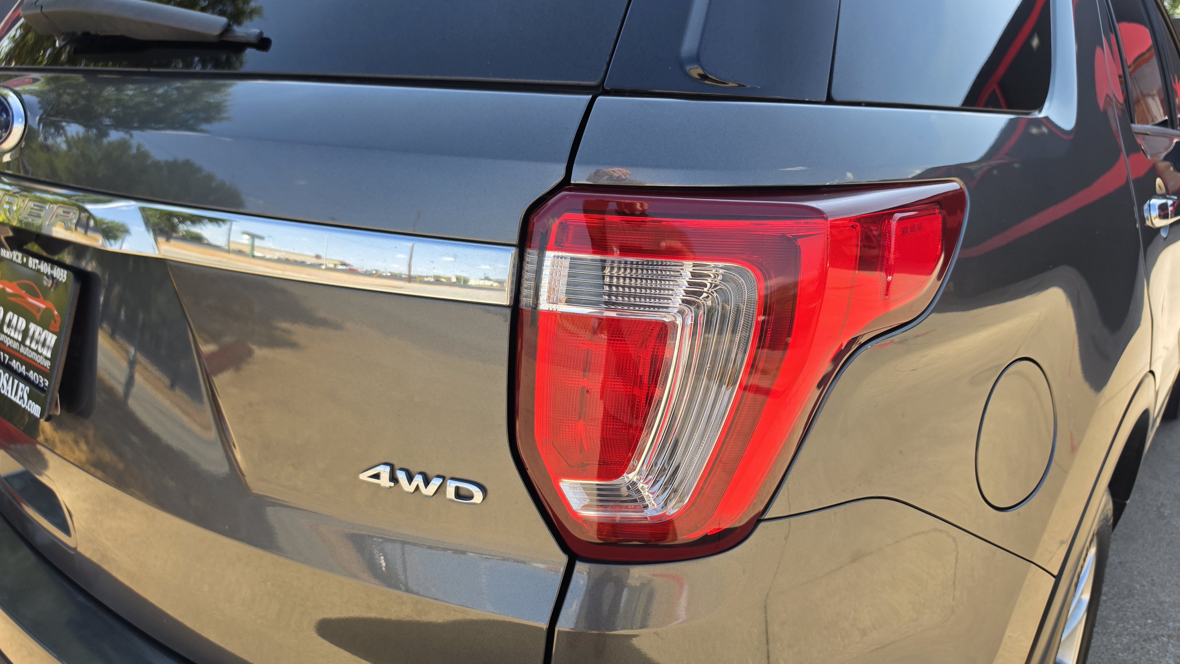 Used 2017 Ford Explorer Limited w/ Equipment Group 301A AWD/4WD image 9