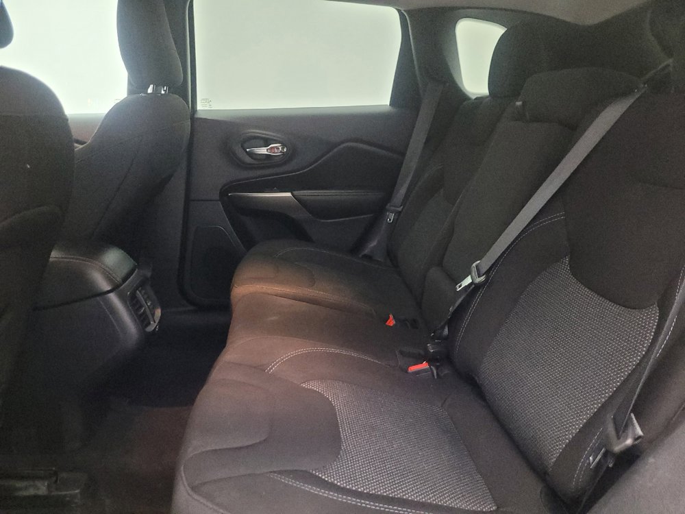 Used 2021 Jeep Cherokee Latitude AWD/4WD image 18