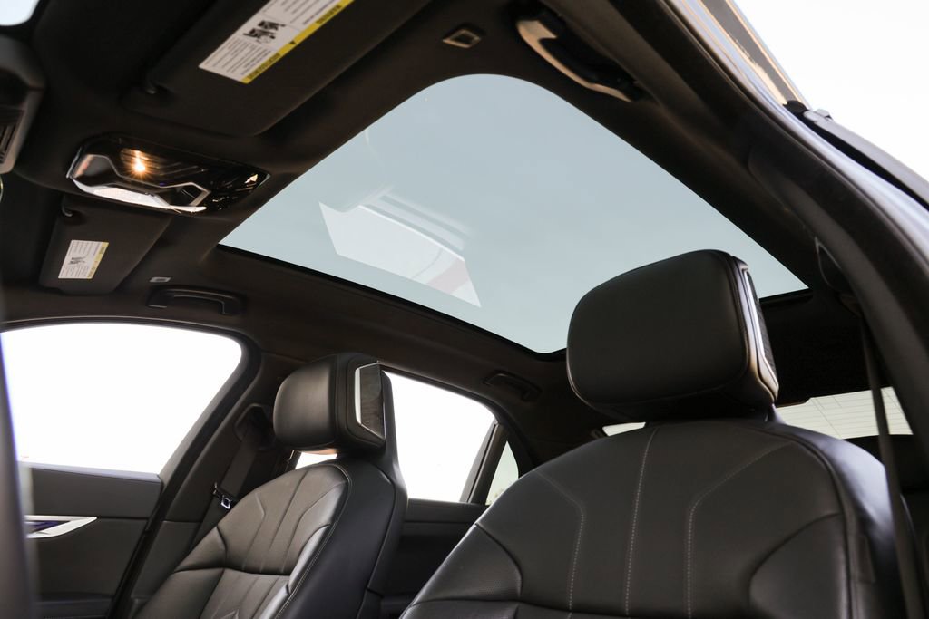 Used 2024 BMW 740i image 19