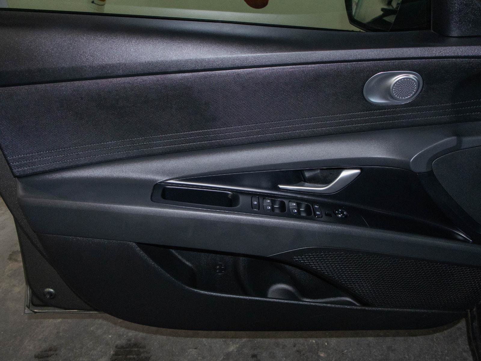 Used 2025 Hyundai Elantra SE FWD image 10