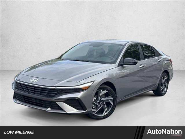 Used 2025 Hyundai Elantra SEL image 1