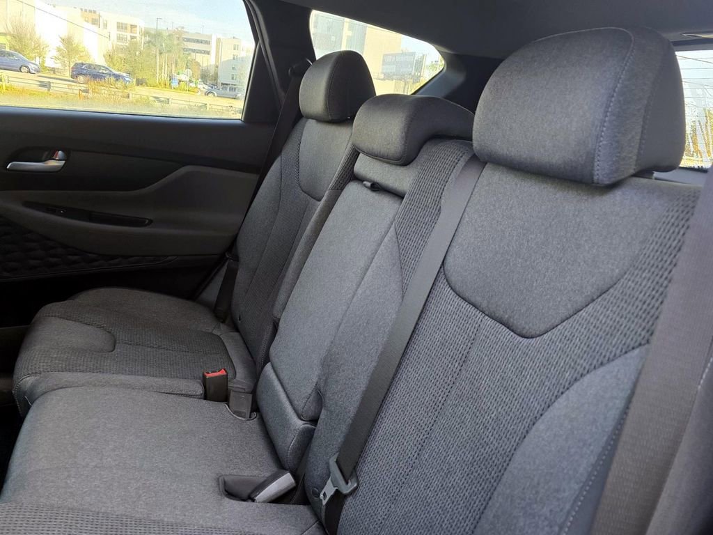 Used 2019 Hyundai Santa Fe SE image 25
