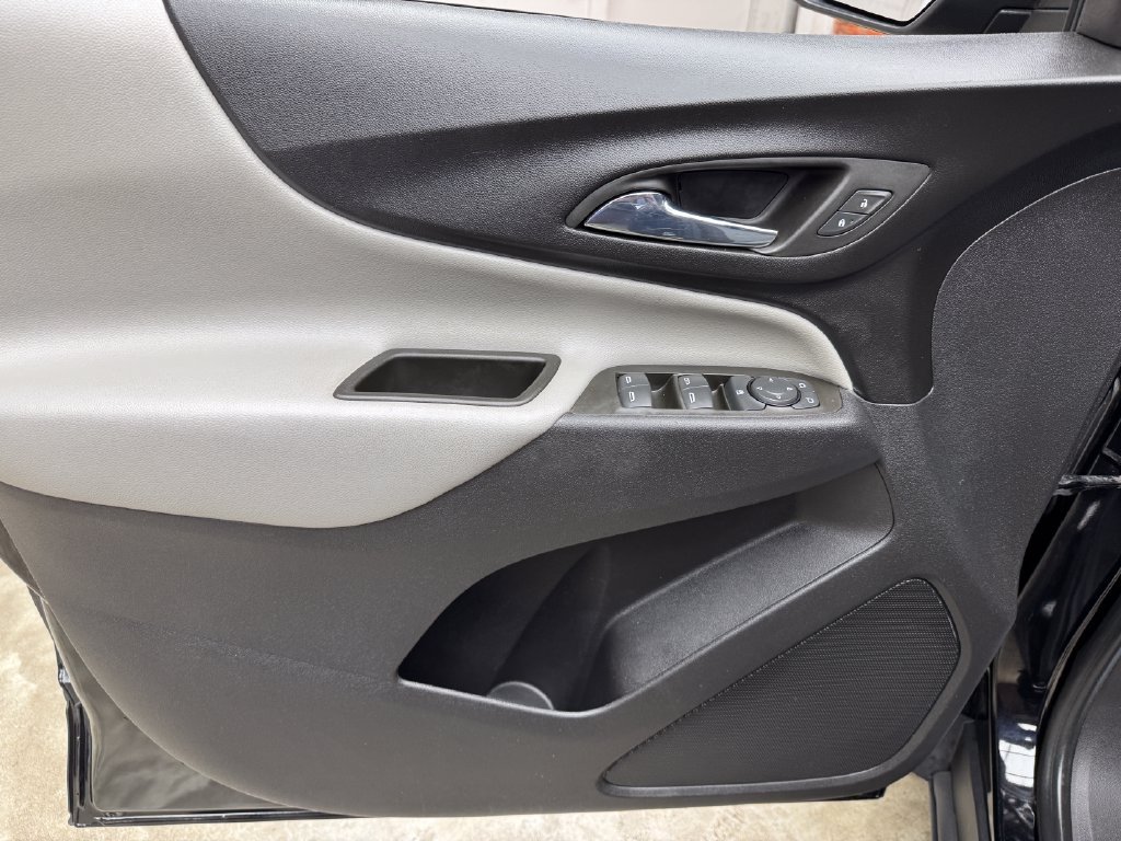 Used 2023 Chevrolet Equinox LS w/ LS Convenience Package FWD image 9