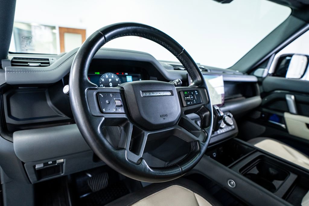 Used 2023 Land Rover Defender 130 X-Dynamic SE image 36