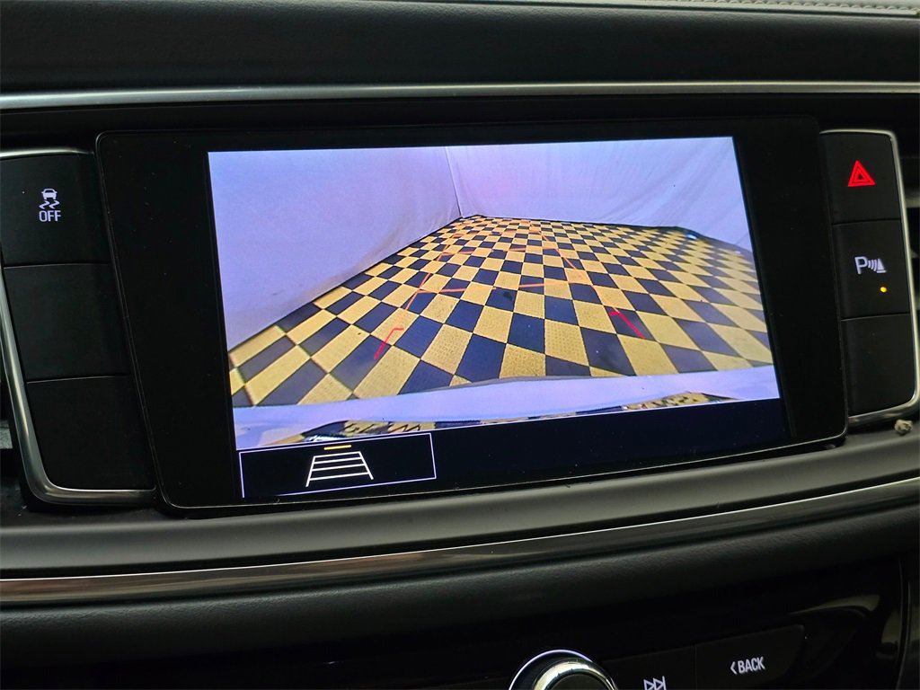 Used 2020 Buick Enclave Essence image 32