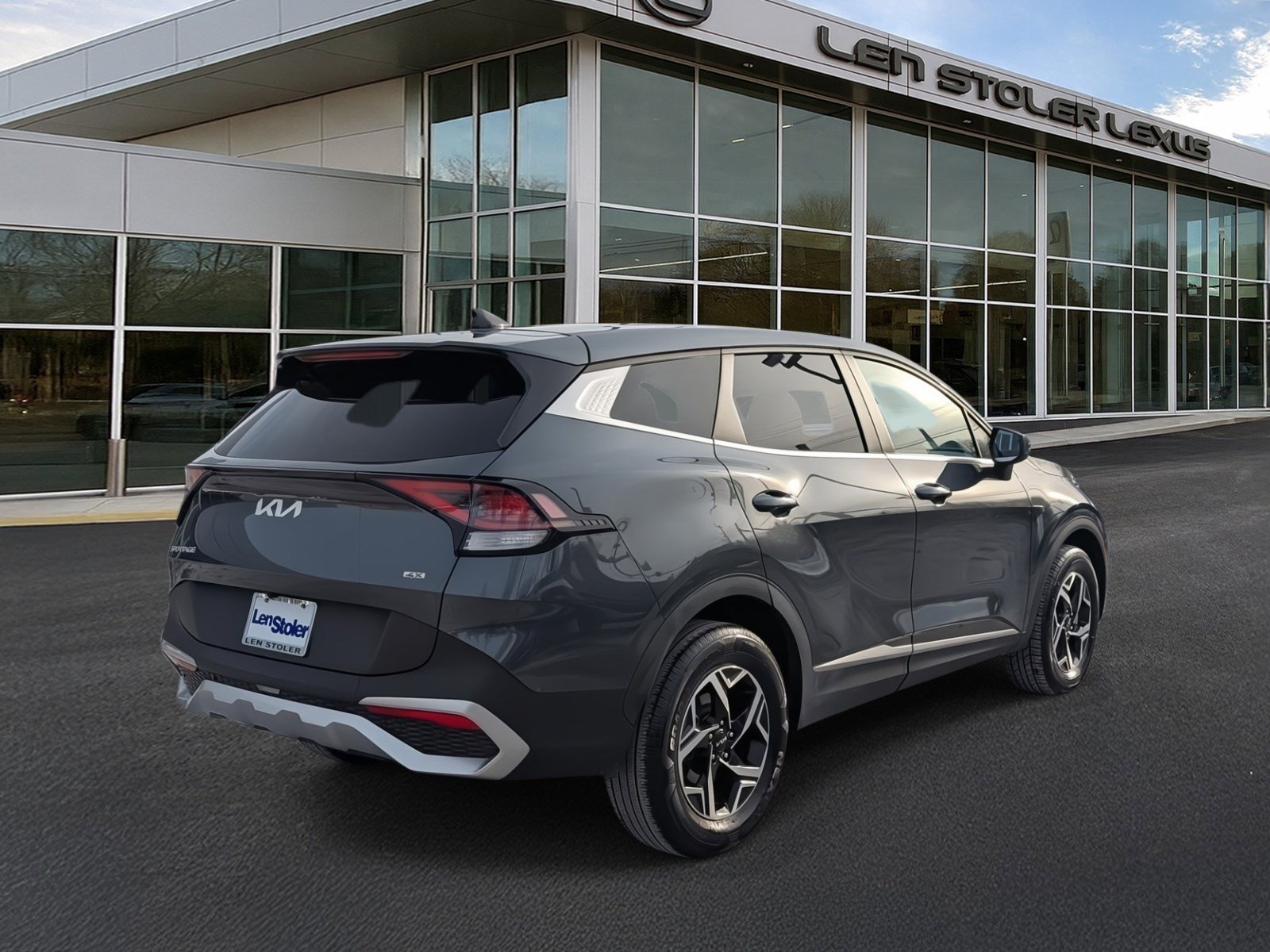 Used 2023 Kia Sportage LX image 3