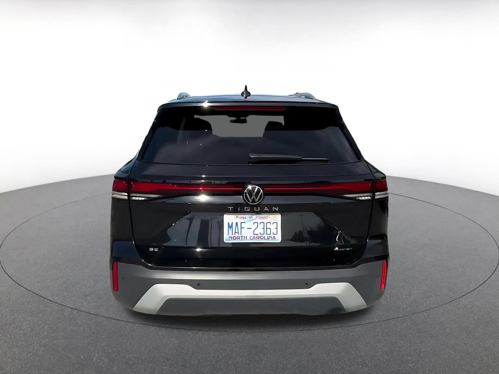 Used 2026 Volkswagen Tiguan SE AWD/4WD image 12