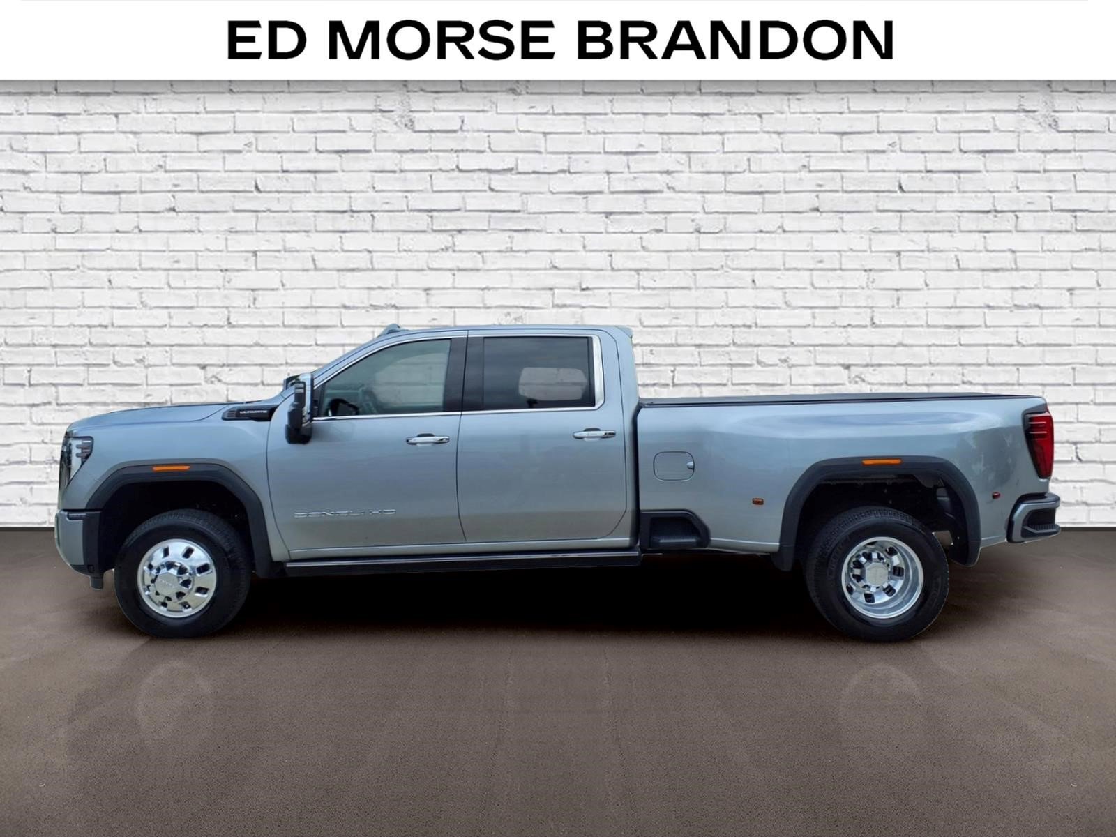 Used 2024 GMC Sierra 3500 Denali Ultimate AWD/4WD image 2