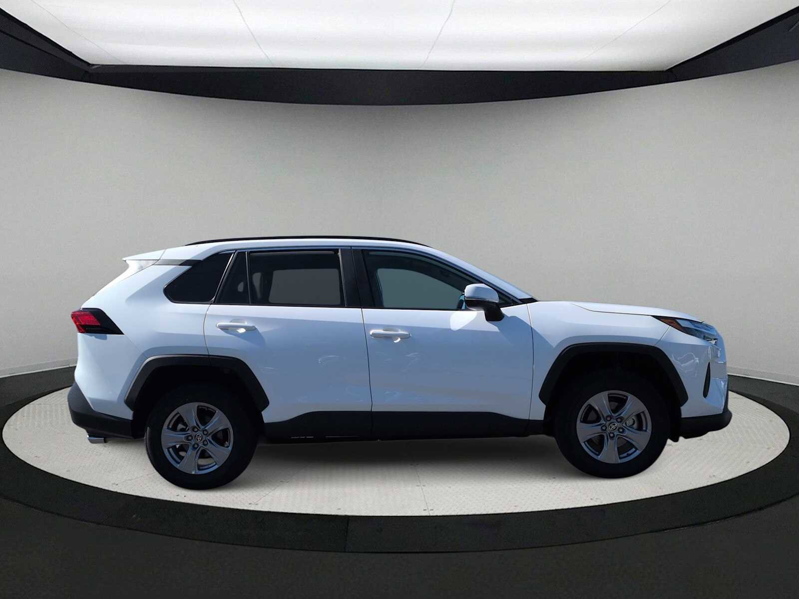 Used 2025 Toyota RAV4 XLE AWD/4WD image 9