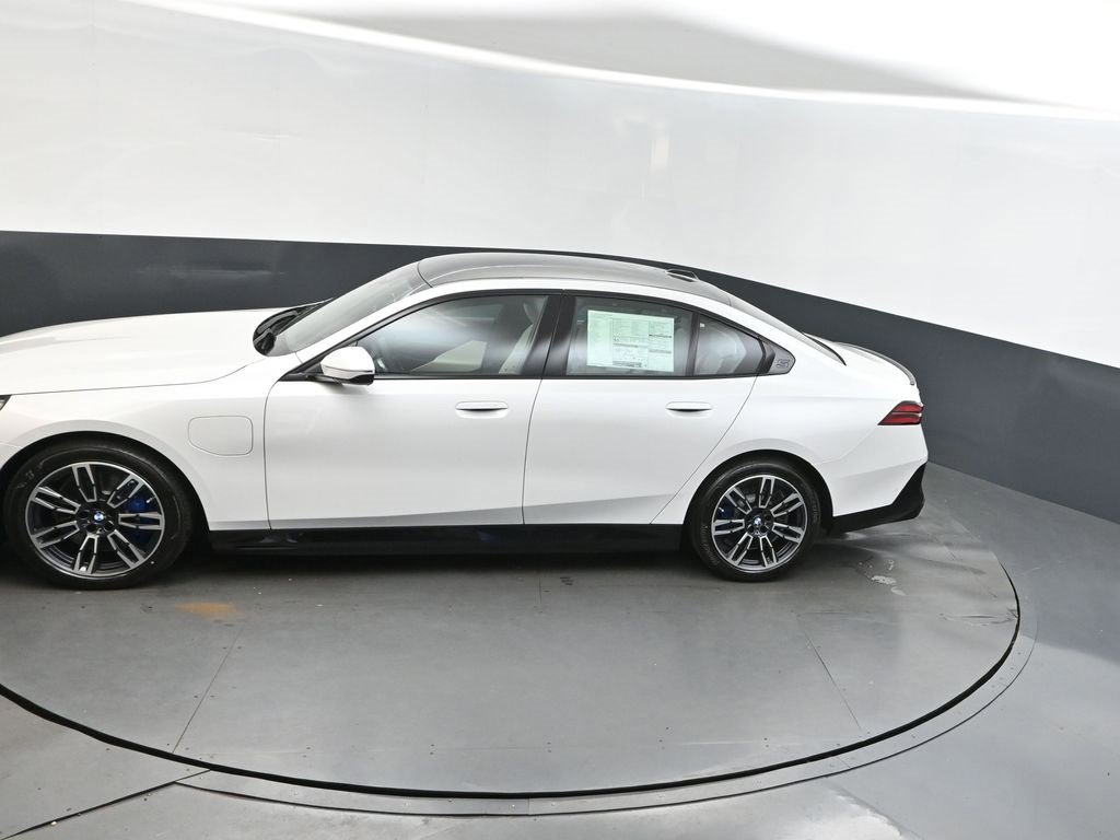 New 2026 BMW 550e xDrive w/ Executive Package image 33