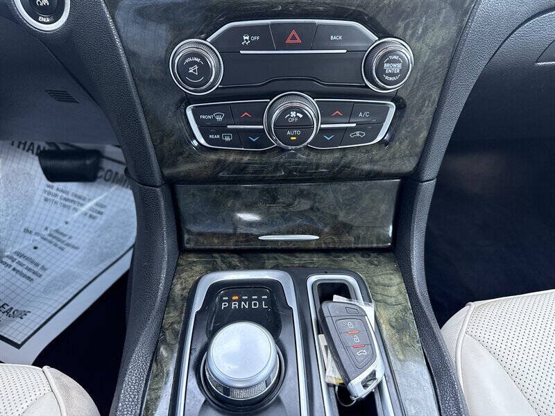 Used 2015 Chrysler 300 C RWD image 10