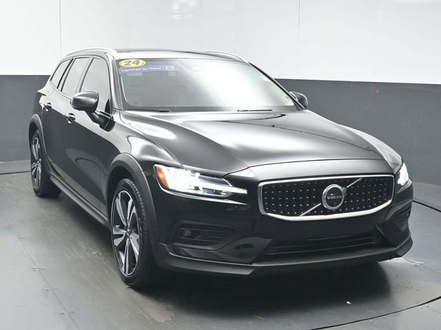 Used 2024 Volvo V60 B5 Cross Country Plus image 2
