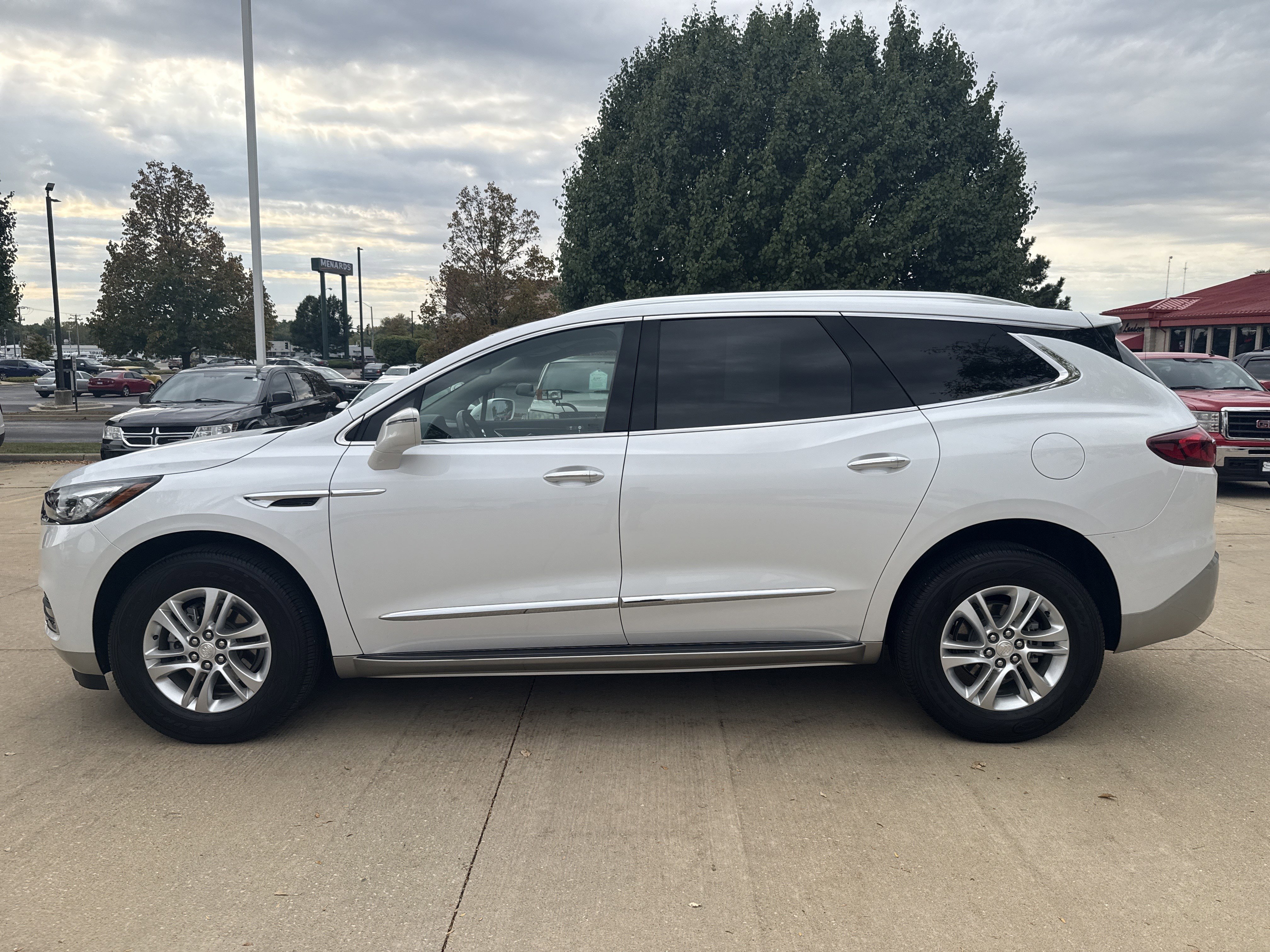 Used 2020 Buick Enclave Essence w/ Sound and Sites Package image 9