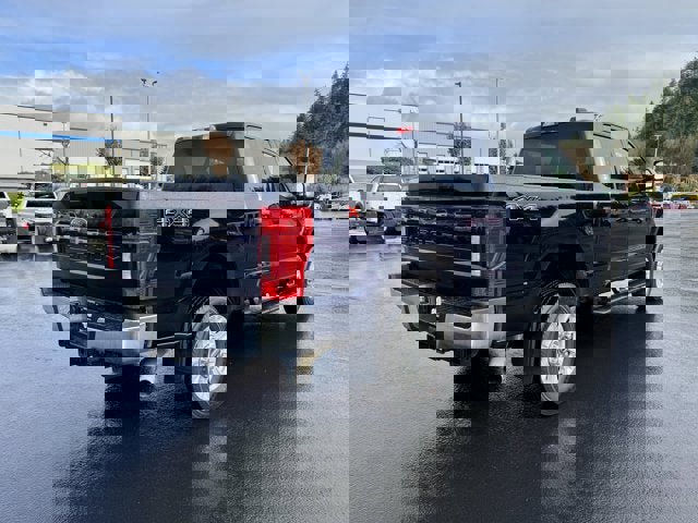 Used 2021 Ford F350 XLT image 4