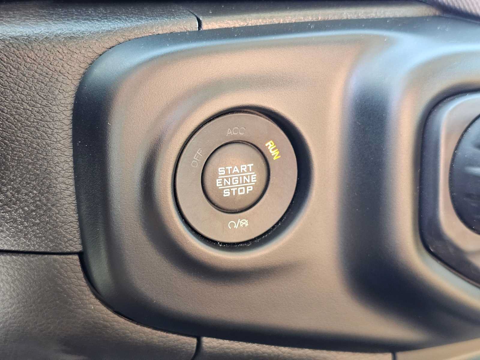 Used 2023 Jeep Wrangler Unlimited Sahara w/ Cold Weather Group AWD/4WD image 30