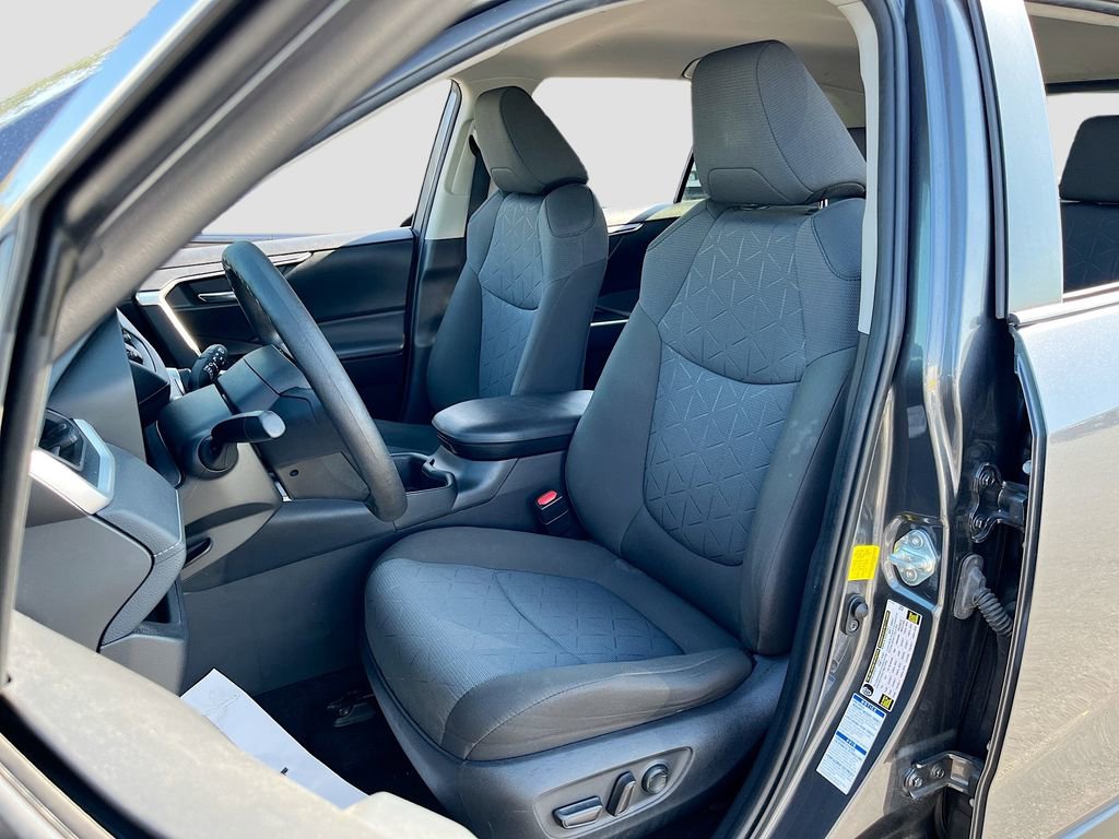 Used 2022 Toyota RAV4 XLE image 19