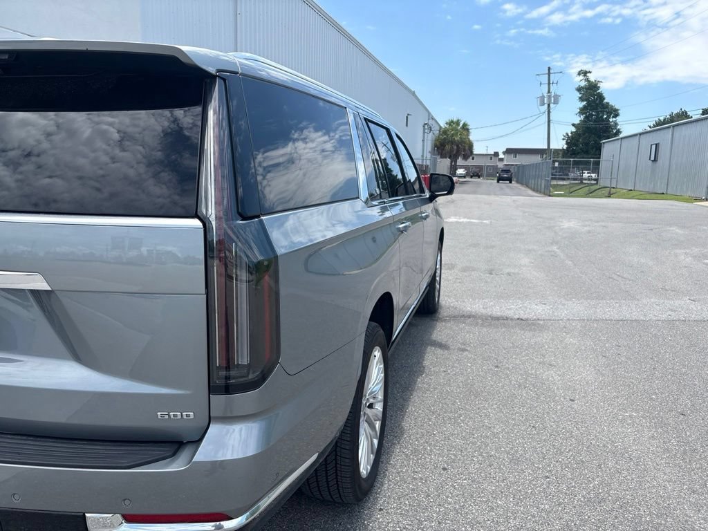 Used 2025 Cadillac Escalade ESV Premium Luxury AWD/4WD image 9
