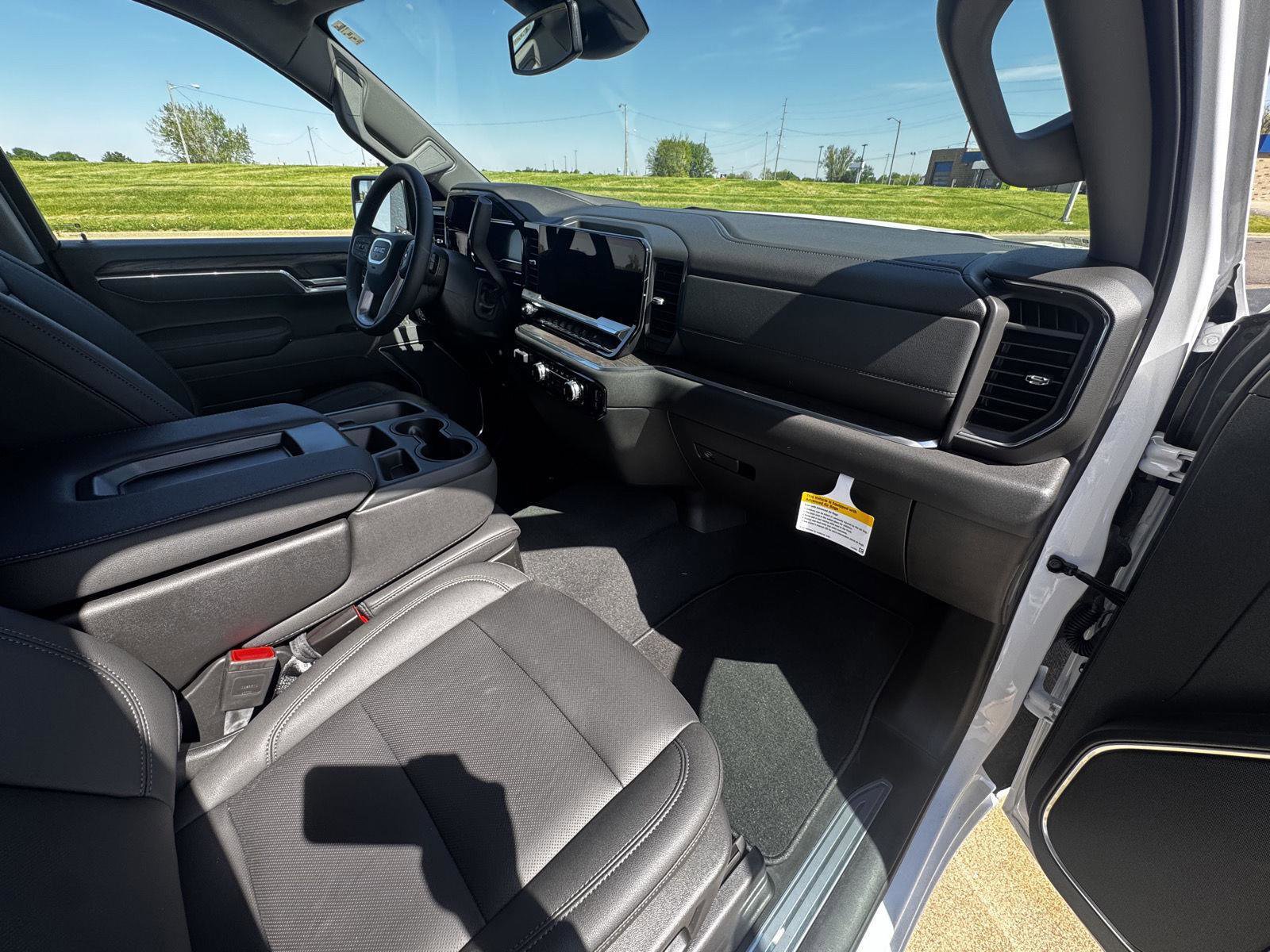 Used 2025 GMC Sierra 1500 SLT AWD/4WD image 16