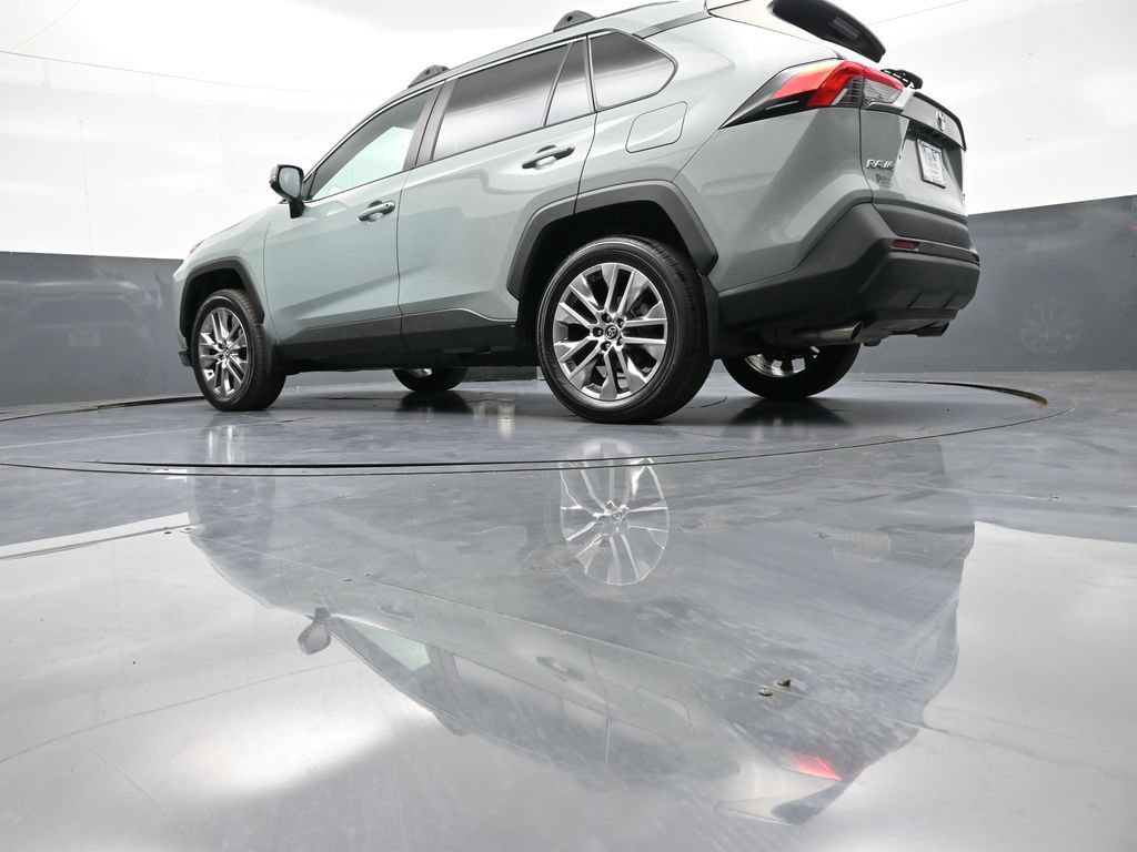 Certified 2020 Toyota RAV4 XLE Premium AWD/4WD image 33
