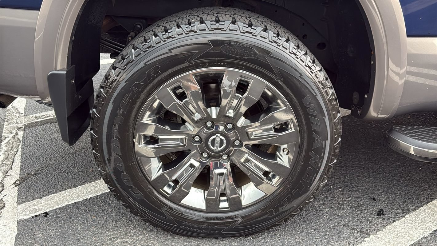 Used 2018 Nissan Titan Platinum Reserve AWD/4WD image 15