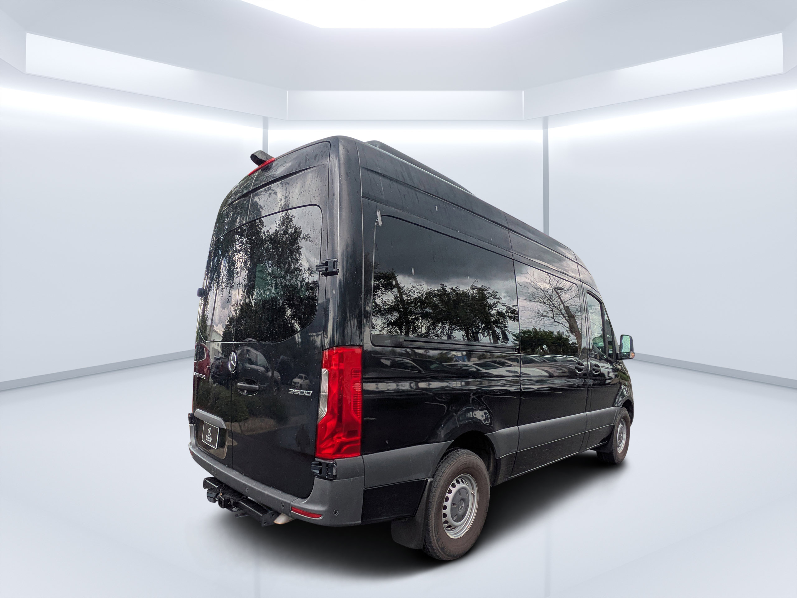Used 2021 Mercedes-Benz Sprinter 2500 image 3