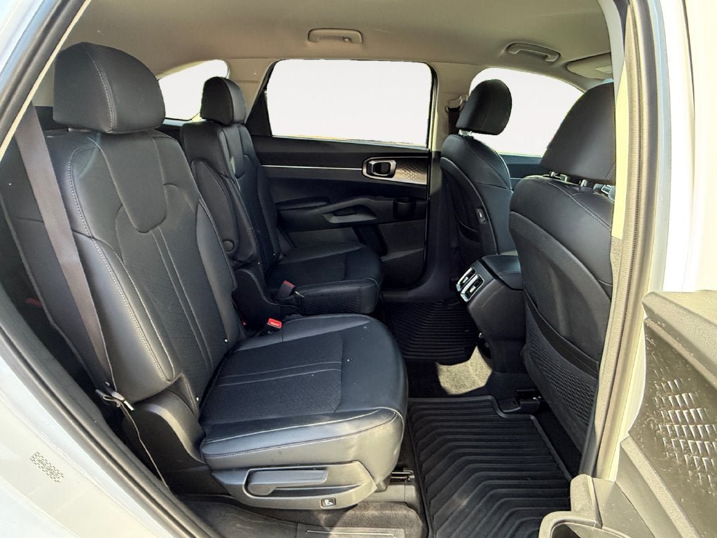 Used 2023 Kia Sorento EX AWD/4WD image 24
