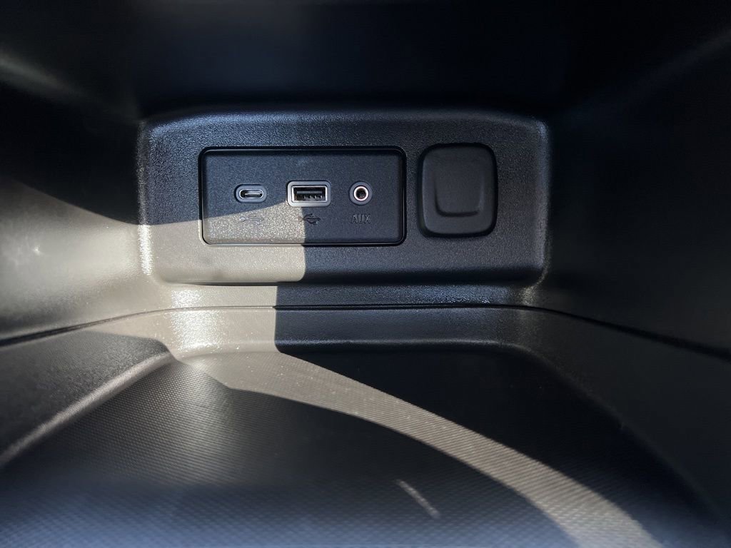 Used 2023 Chevrolet Equinox RS image 32