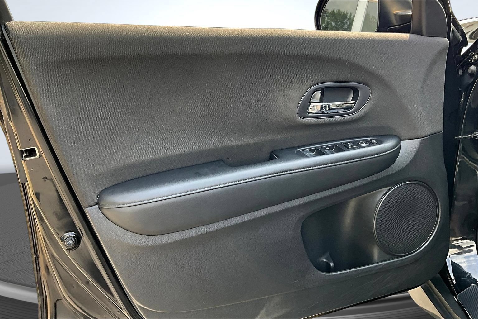 Used 2020 Honda HR-V LX image 17