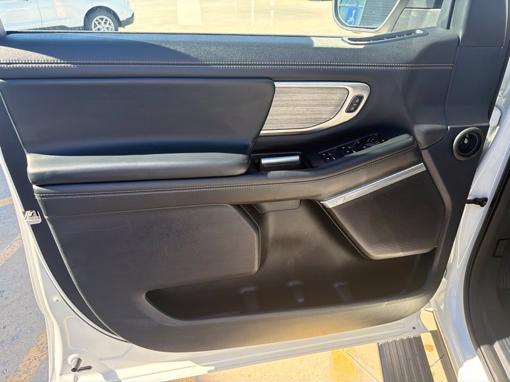 Used 2025 Ford Expedition Platinum AWD/4WD image 9