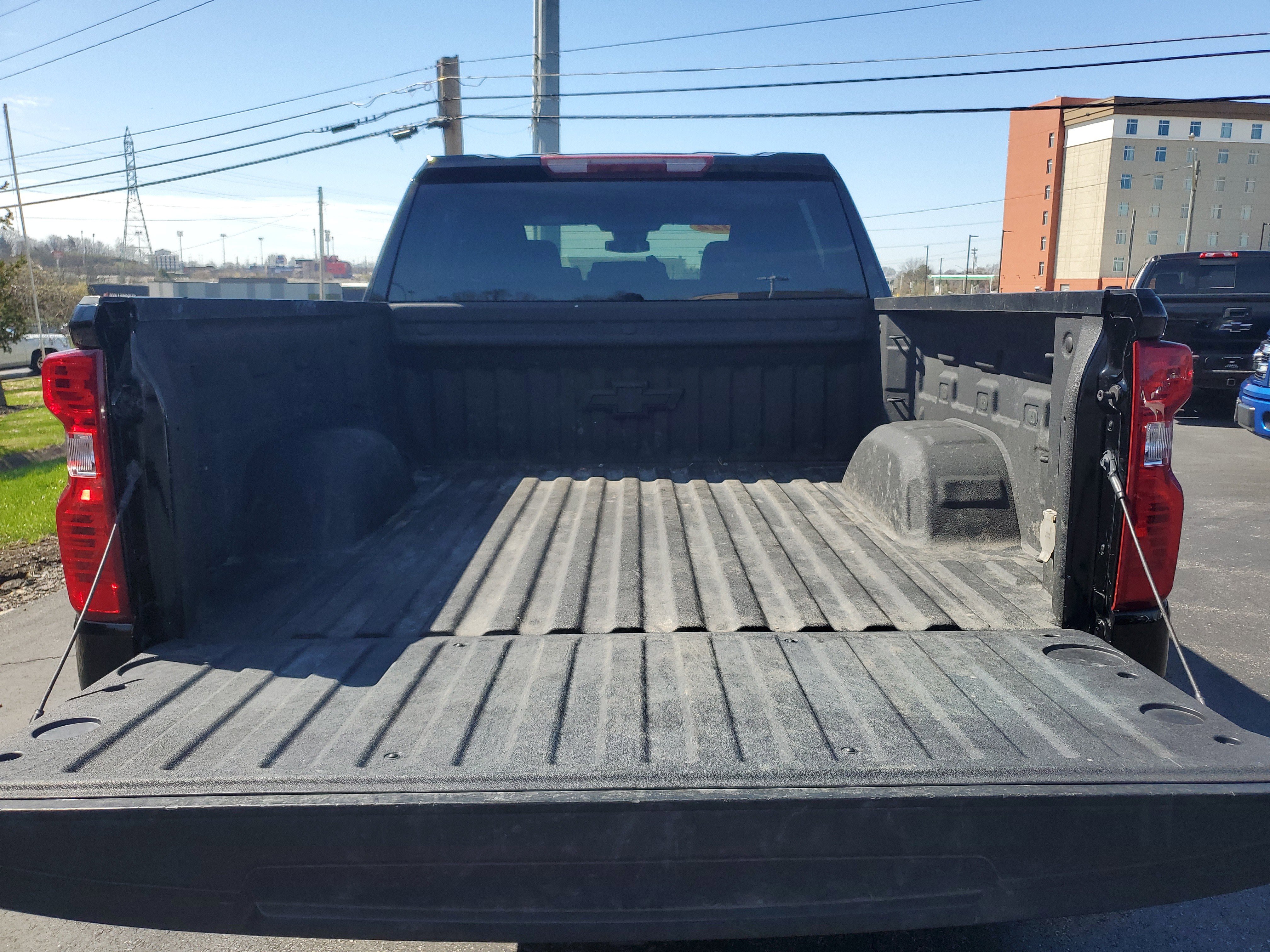 Used 2022 Chevrolet Silverado 1500 LT w/ Z71 Off-Road Package AWD/4WD image 7