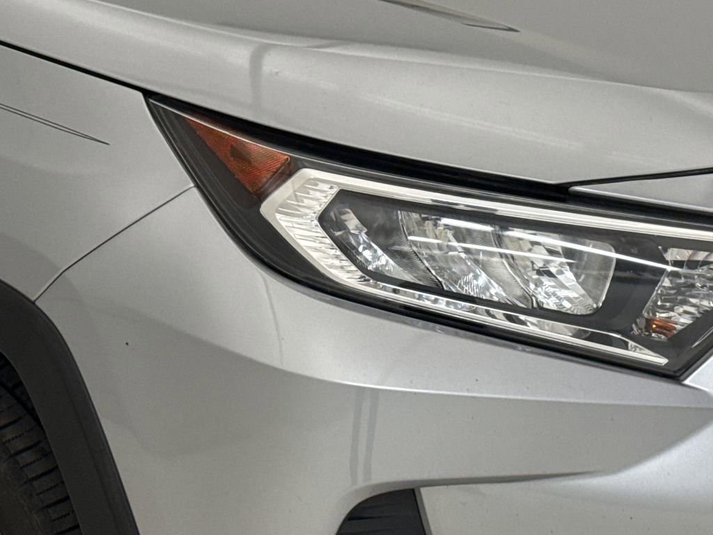 Used 2019 Toyota RAV4 XLE Premium image 5