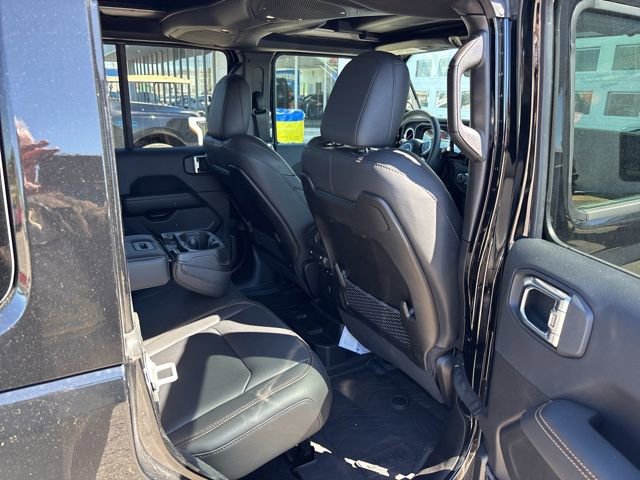 Used 2025 Jeep Wrangler Sahara image 14