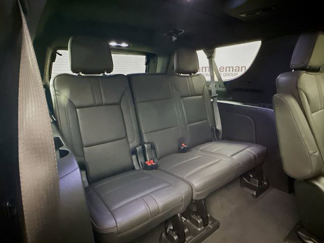 Used 2023 Chevrolet Suburban RST w/ Luxury Package image 32