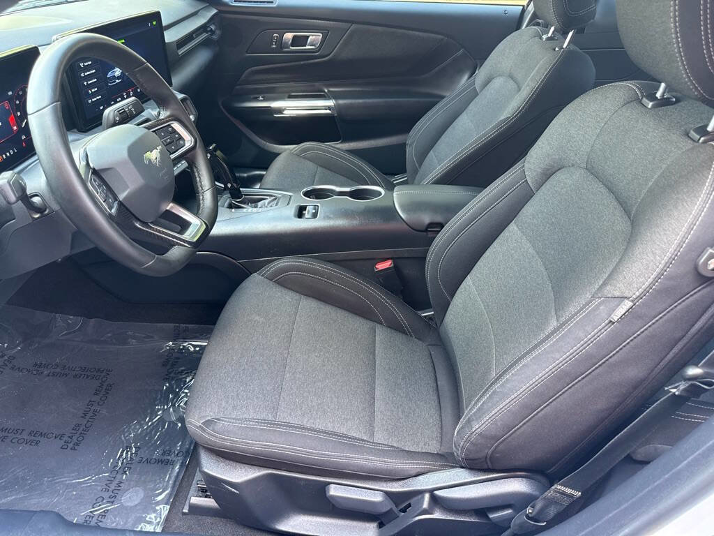 Used 2024 Ford Mustang Coupe RWD image 11