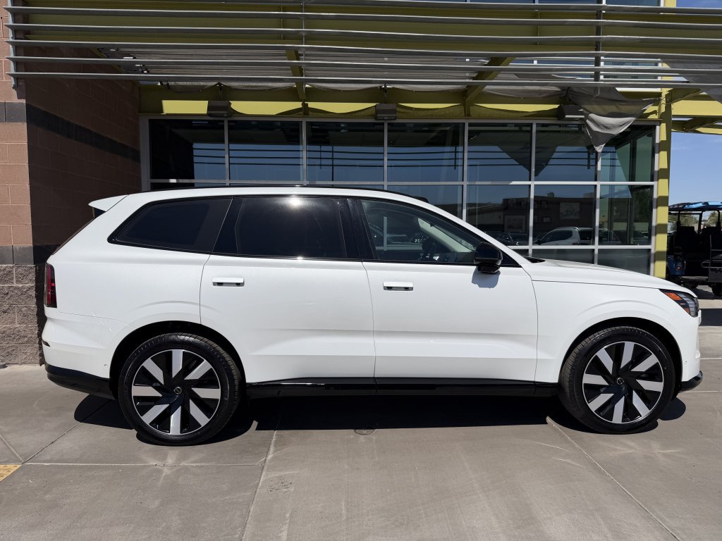 Used 2025 Volvo EX90 Ultra AWD/4WD image 9