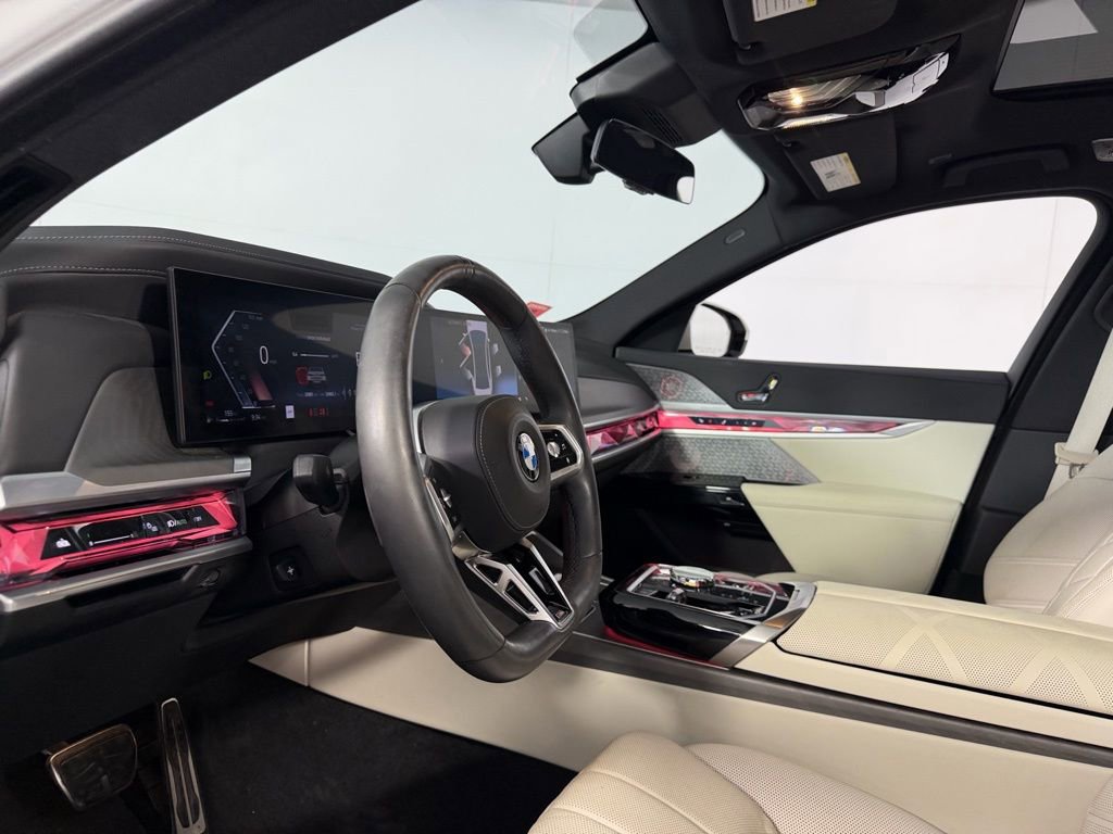 Used 2023 BMW 740i w/ Executive Package image 16