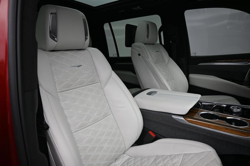 Used 2025 Cadillac Escalade ESV Sport Platinum w/ LPO, Floor Liner Package AWD/4WD image 45