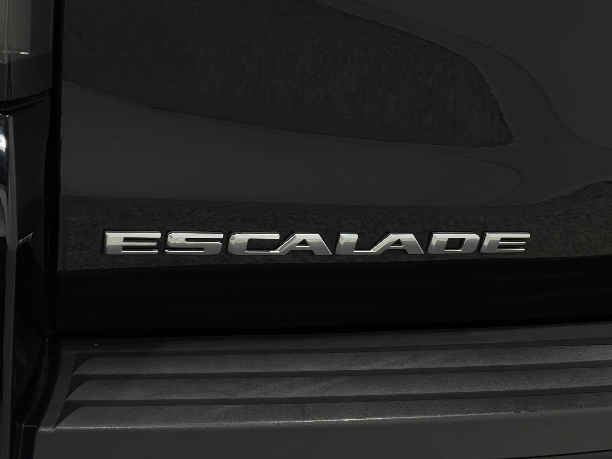 Used 2017 Cadillac Escalade ESV Platinum image 41