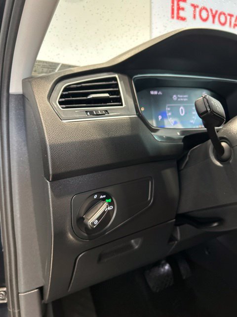 Used 2024 Volkswagen Tiguan SE AWD/4WD image 9