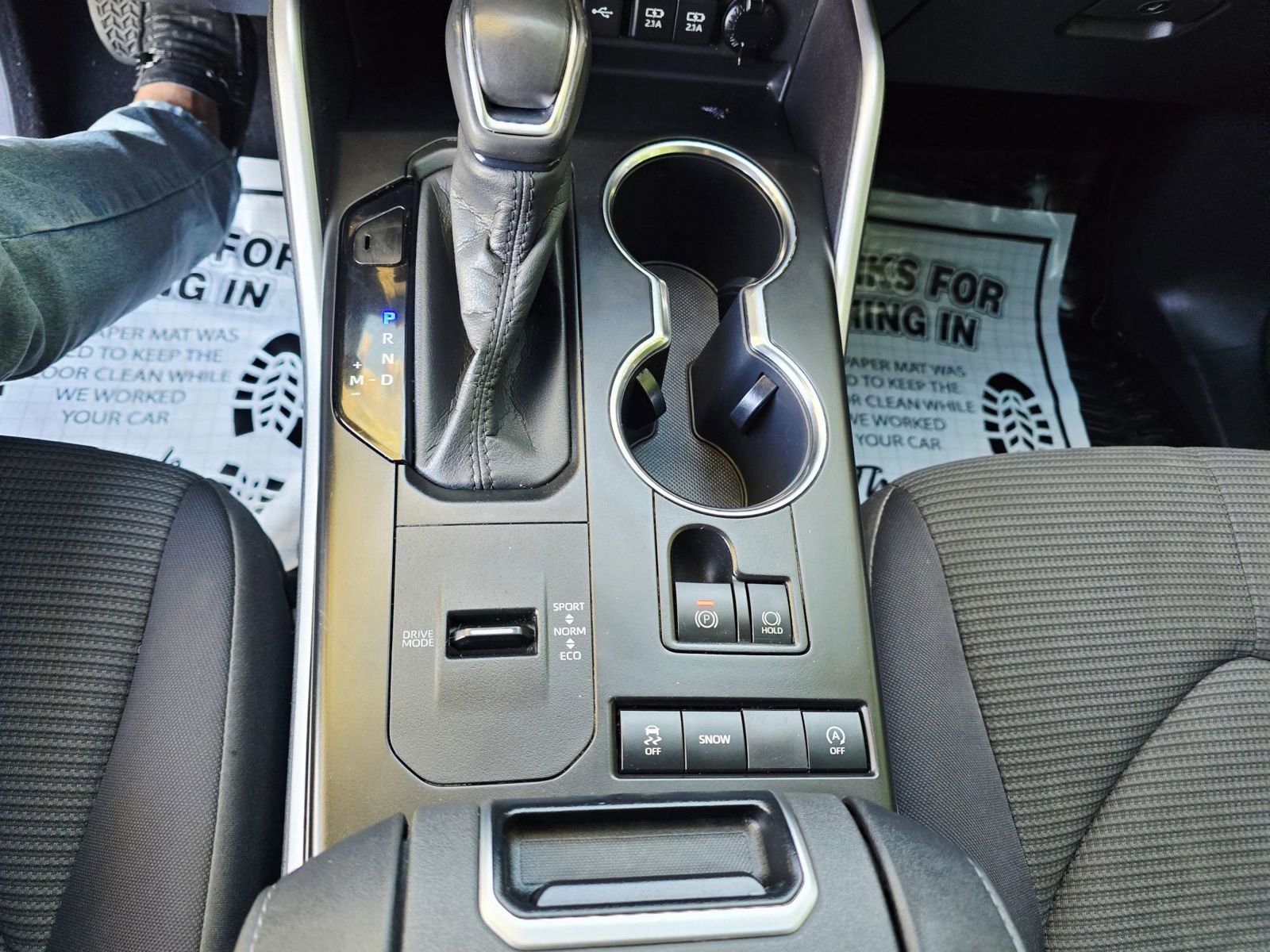 Used 2020 Toyota Highlander LE FWD image 18