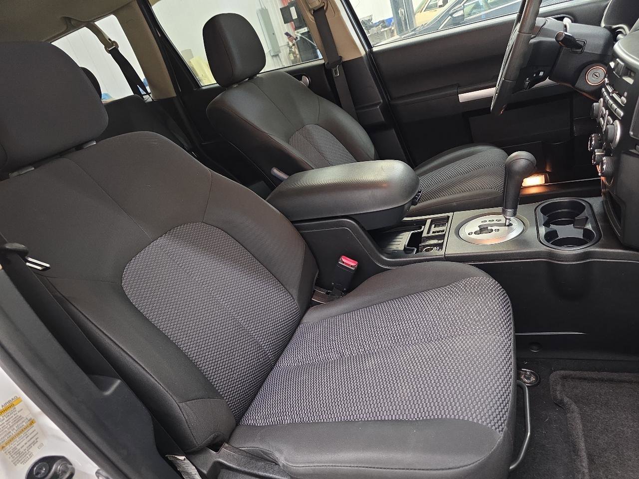 Used 2011 Mitsubishi Endeavor LS image 38
