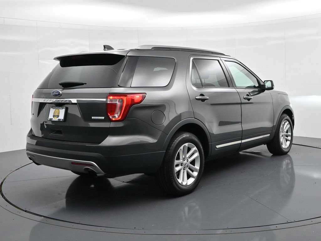 Used 2017 Ford Explorer XLT w/ Equipment Group 202A FWD image 6
