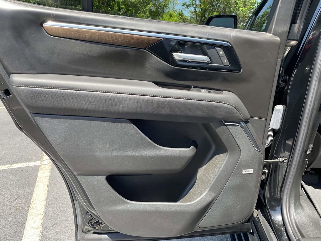 Used 2025 Chevrolet Tahoe High Country AWD/4WD image 20