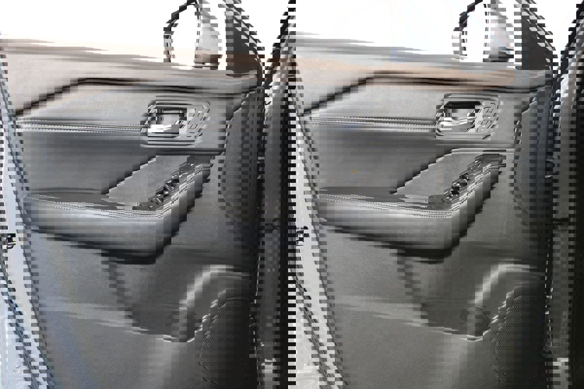 Used 2023 Nissan Rogue SL w/ SL Premium Package image 6