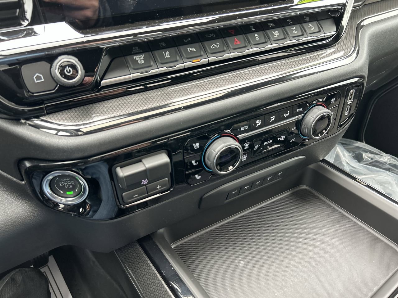 New 2026 Chevrolet Silverado 2500 ZR2 w/ LPO, Dark Essentials Package AWD/4WD image 29
