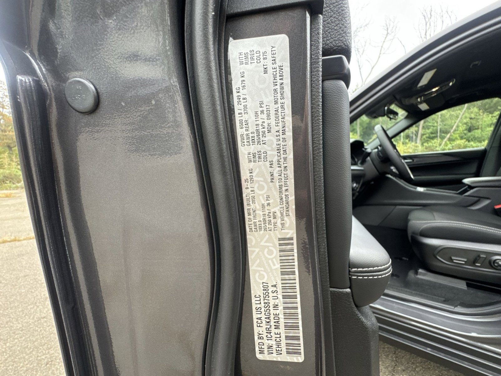 New 2025 Jeep Grand Cherokee L Laredo w/ Luxury Tech Group I image 29