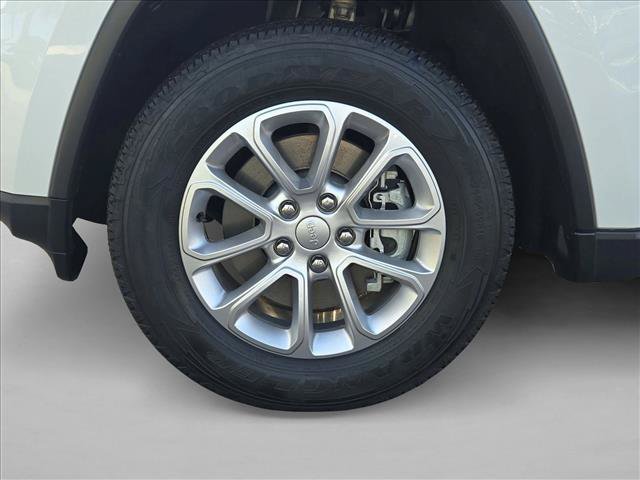 Used 2022 Jeep Grand Cherokee Laredo E w/ Security & Convenience Group AWD/4WD image 24