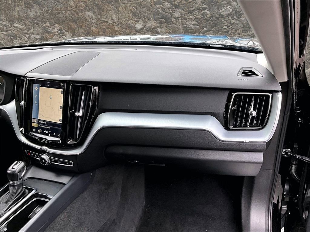 Used 2018 Volvo XC60 T6 Momentum w/ Convenience Package image 13