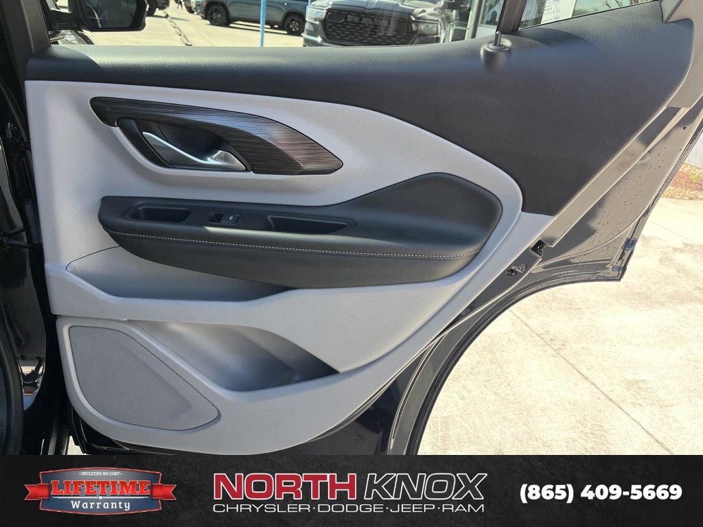 Used 2024 GMC Terrain SLT image 22