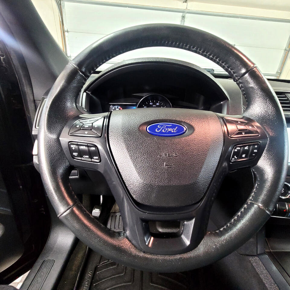 Used 2018 Ford Explorer XLT w/ Equipment Group 202A image 21